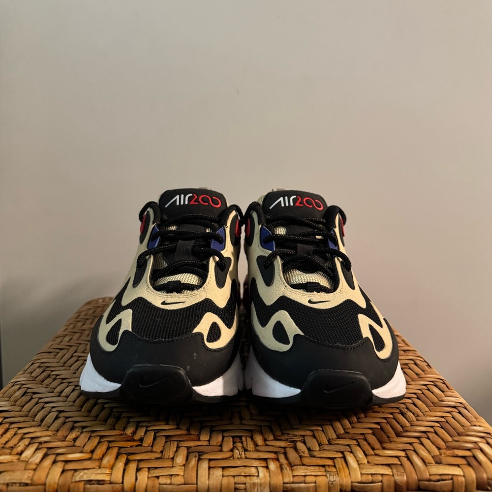 NIKE AIR MAX 200